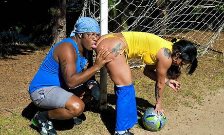 Milf Tits Outdoor Pics