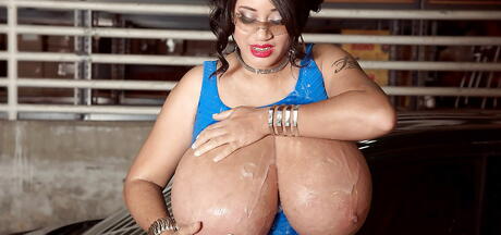 Stunning american milf Roxi Red baring big tits and bald pussy outdoor