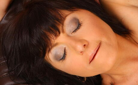 Enticing american cougar Jane Black fucking with dude 